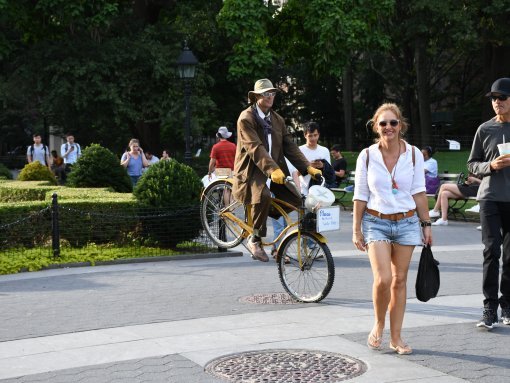 Washington Square Park - Artista callejero en un parque de Nueva York